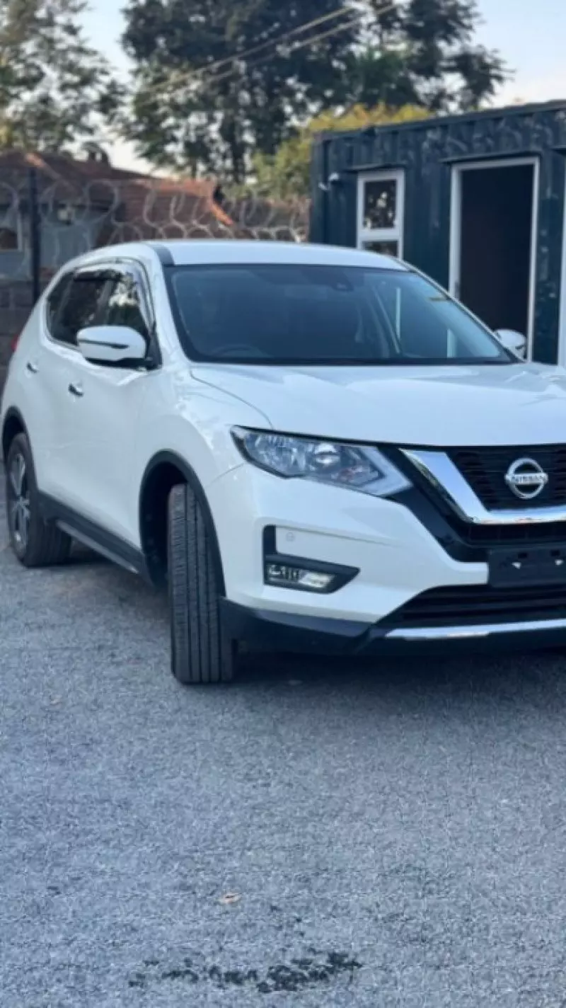 Nissan X-TRAIL    - 2018