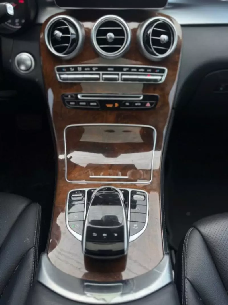 Mercedes-Benz GLC 300   - 2017