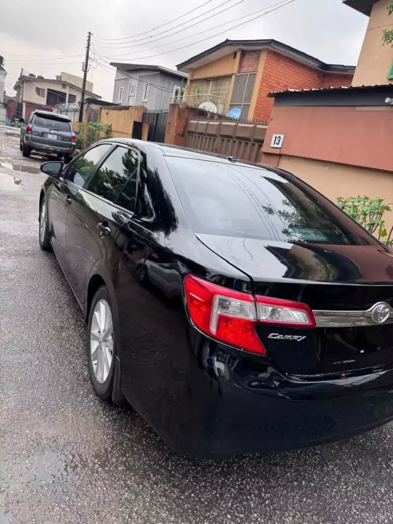 Toyota Camry   - 2012