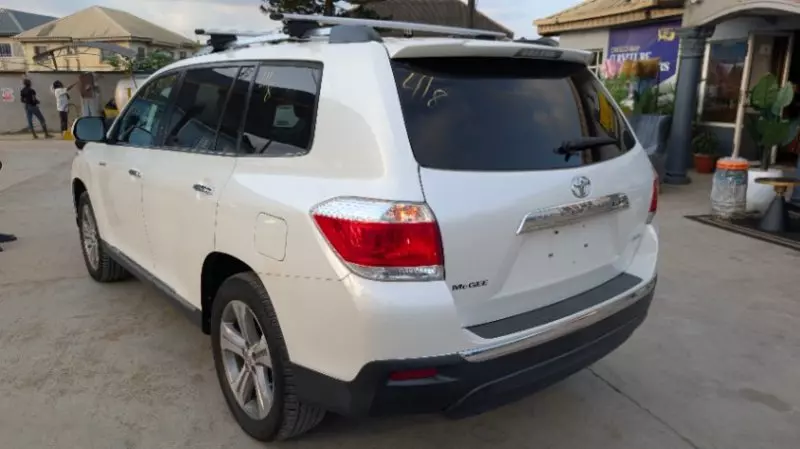 TOYOTA Highlander - 2011