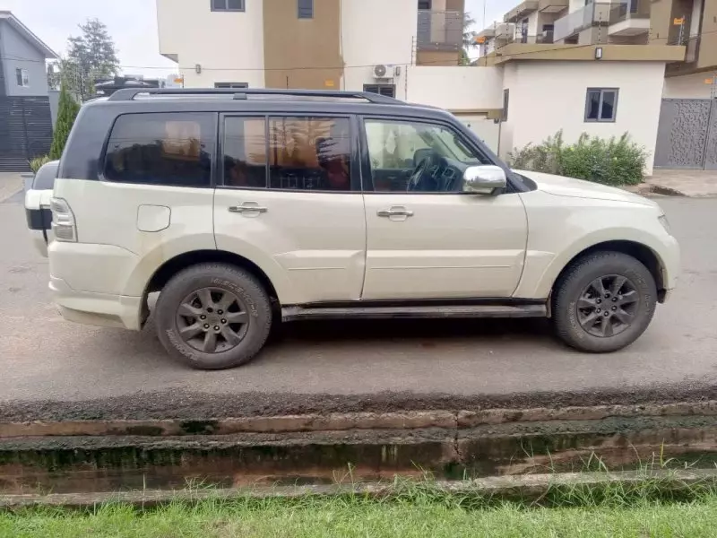 Mitsubishi Pajero   - 2016