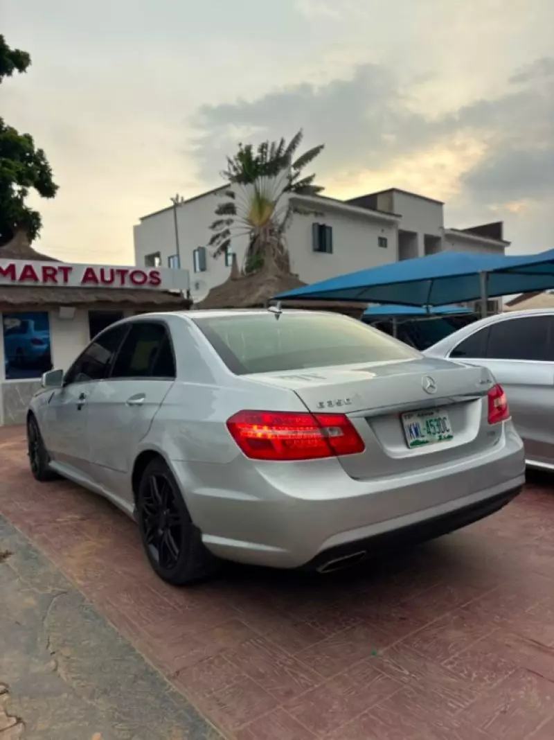 Mercedes-Benz E-Class   - 2010