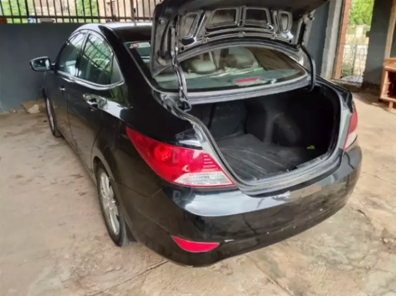 Hyundai Accent   - 2012