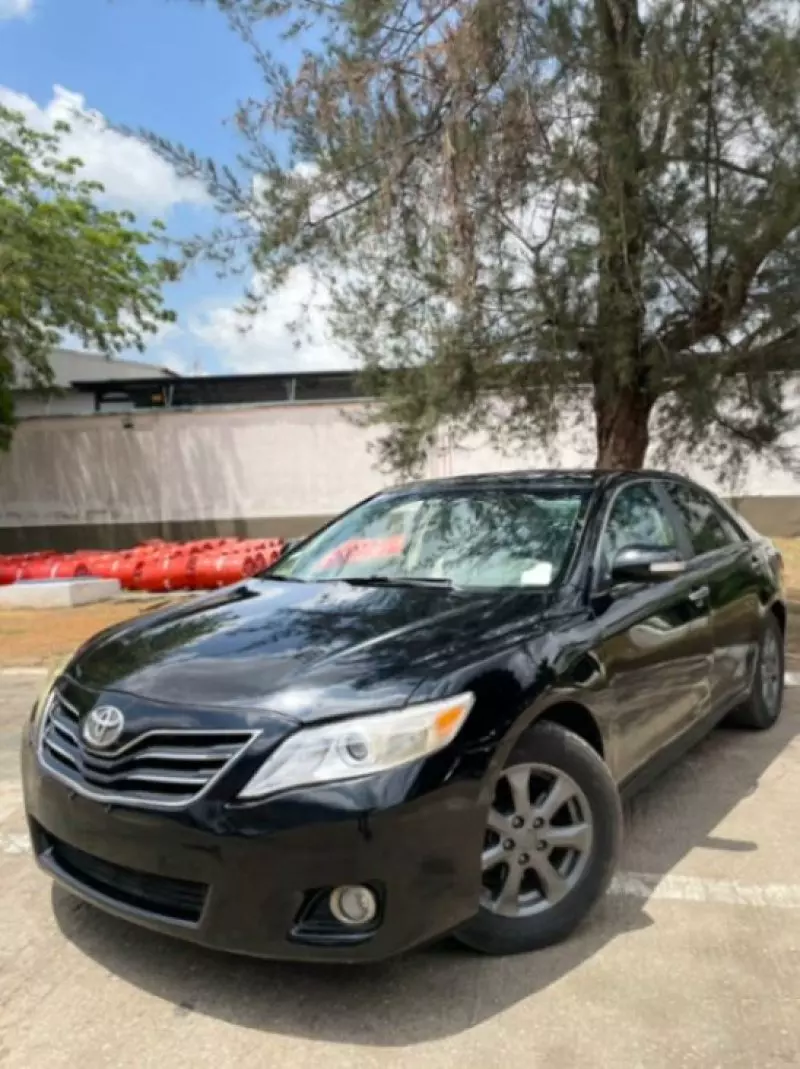 Toyota Camry   - 2011