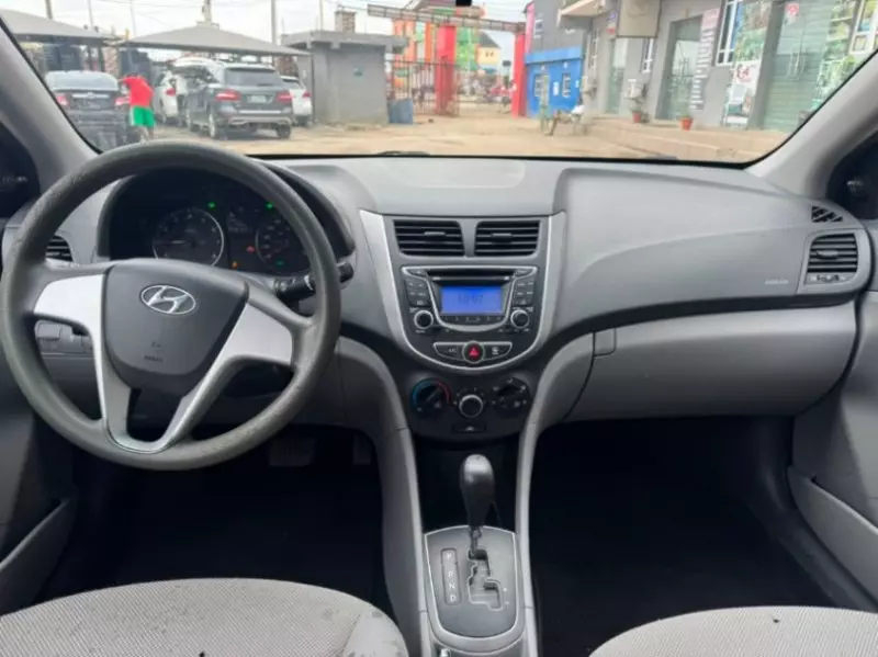 Hyundai Accent   - 2012