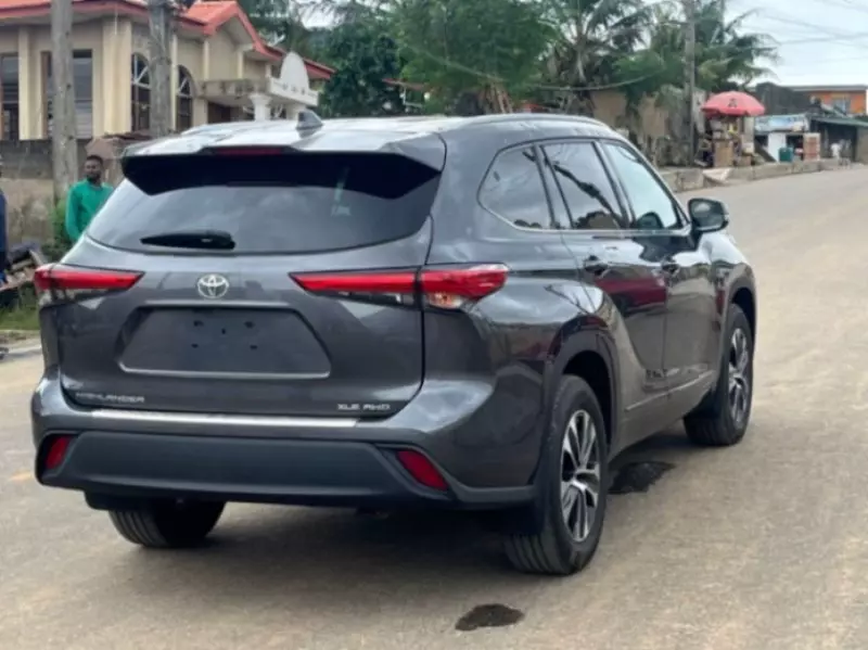 Toyota Highlander   - 2020