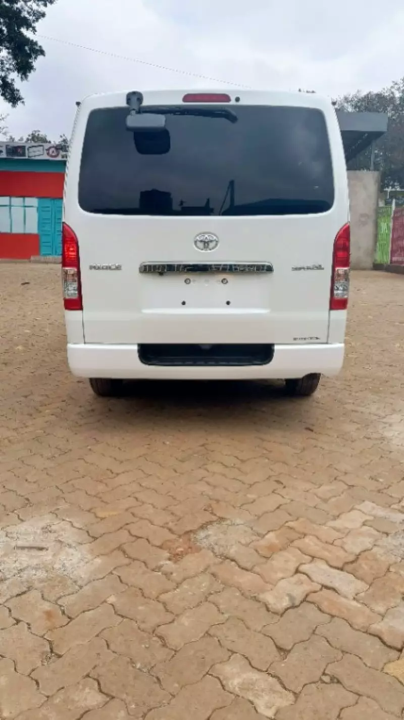 Toyota Hiace   - 2018