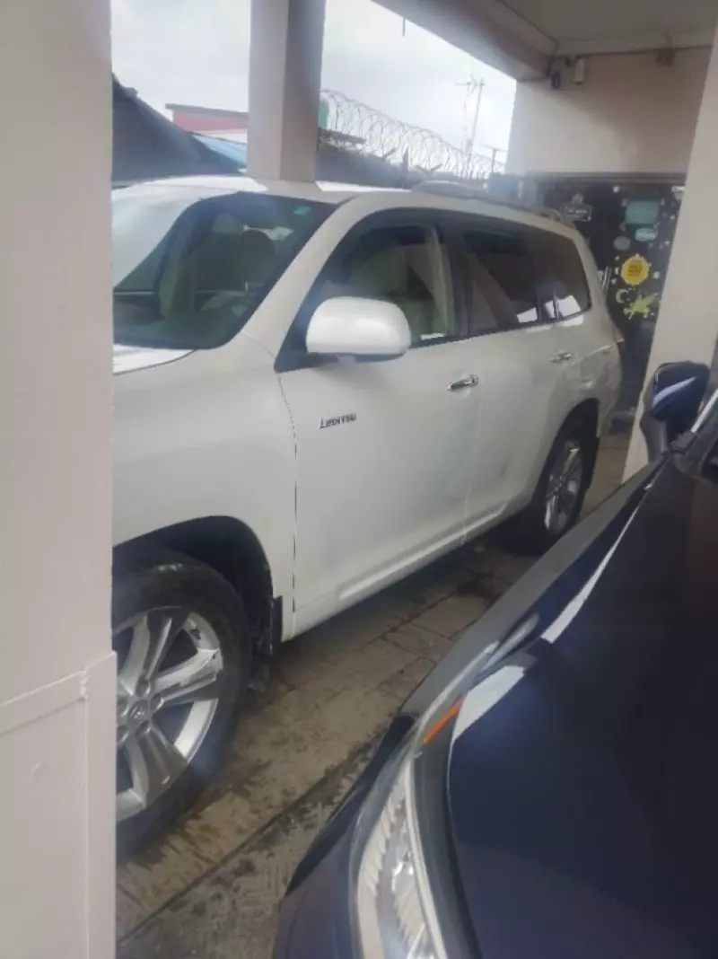Toyota Highlander   - 2010