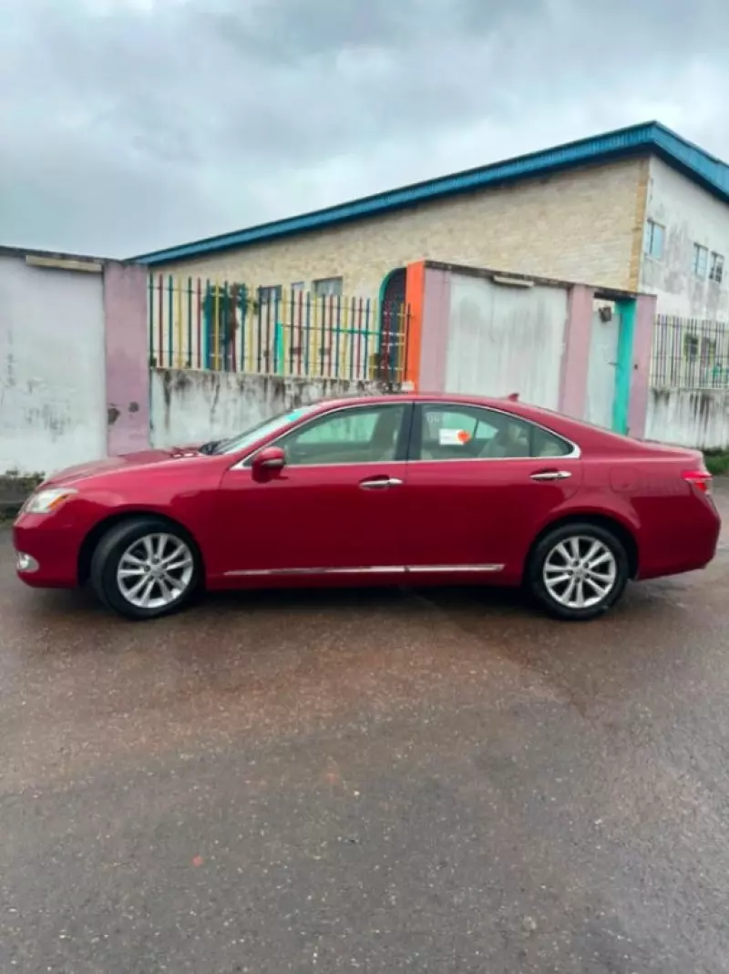 Lexus ES   - 2011