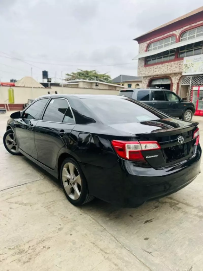 TOYOTA Camry   - 2012