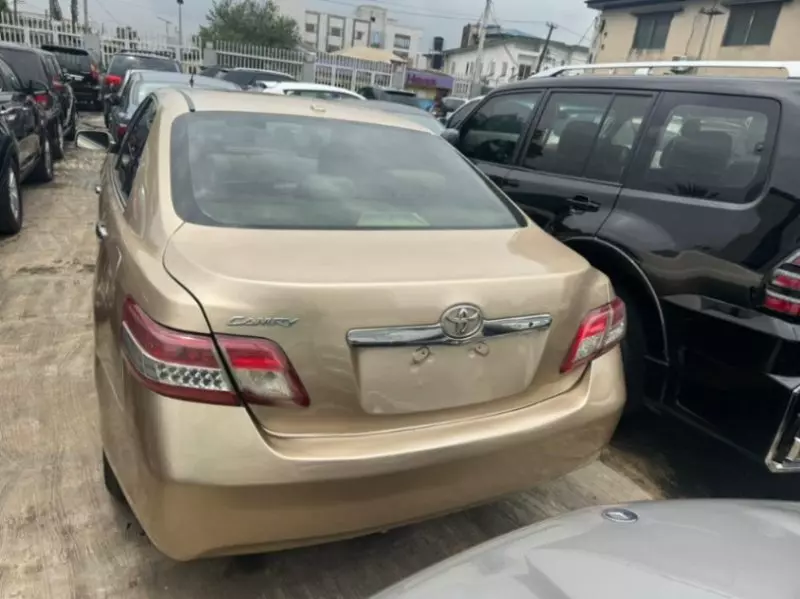 Toyota Camry   - 2010