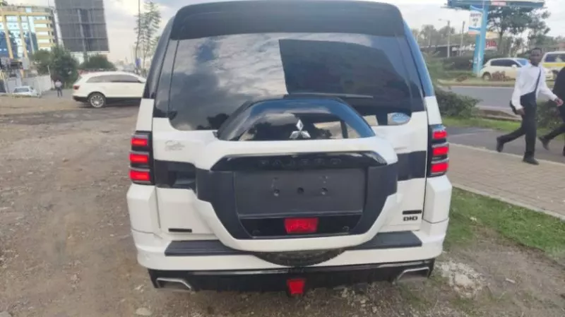 Mitsubishi Pajero   - 2020