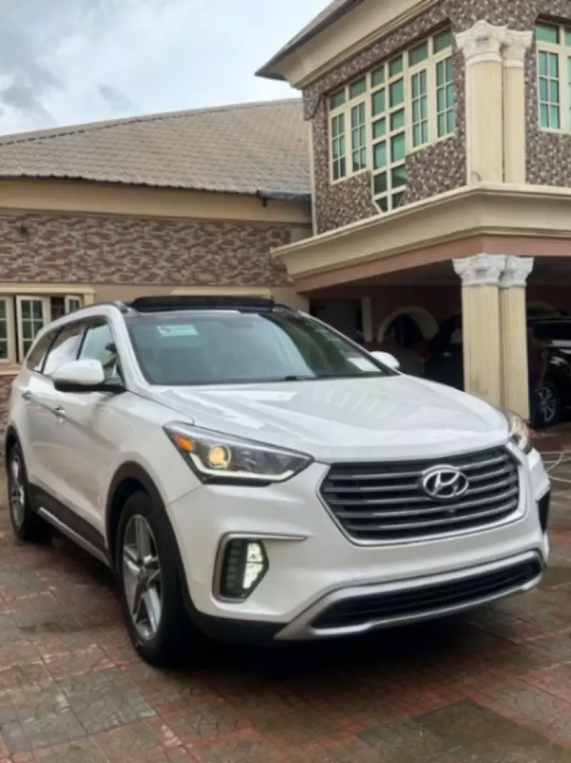 Hyundai Santa Fe   - 2017