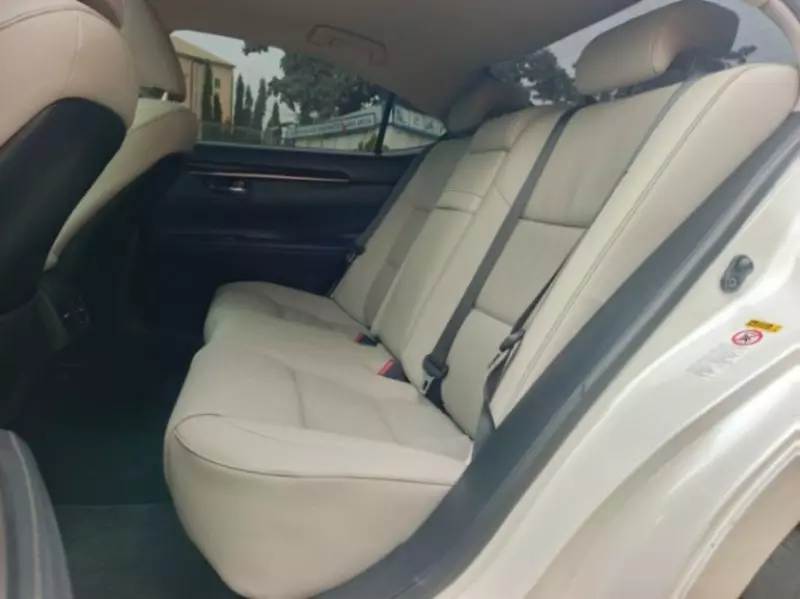 Lexus ES   - 2017