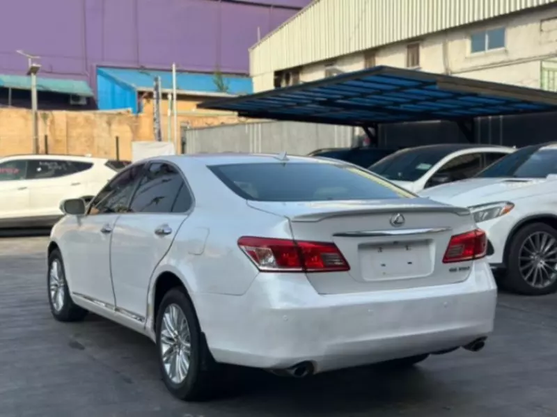 Lexus ES - 2011