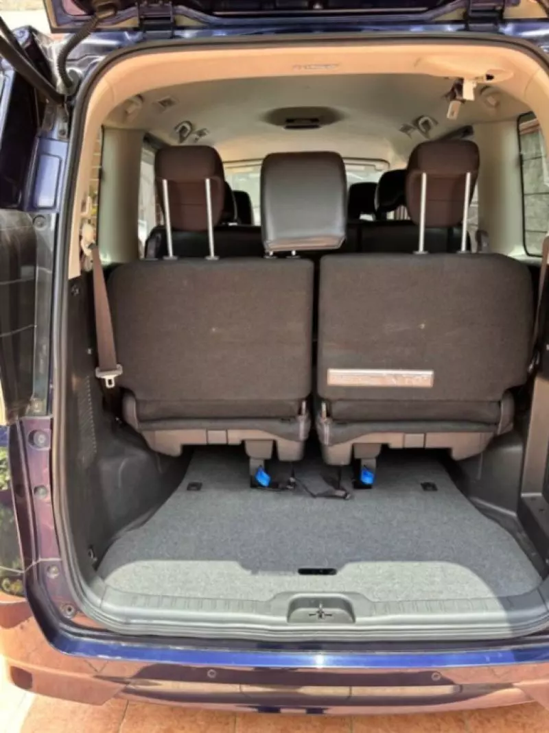 Nissan Serena   - 2017