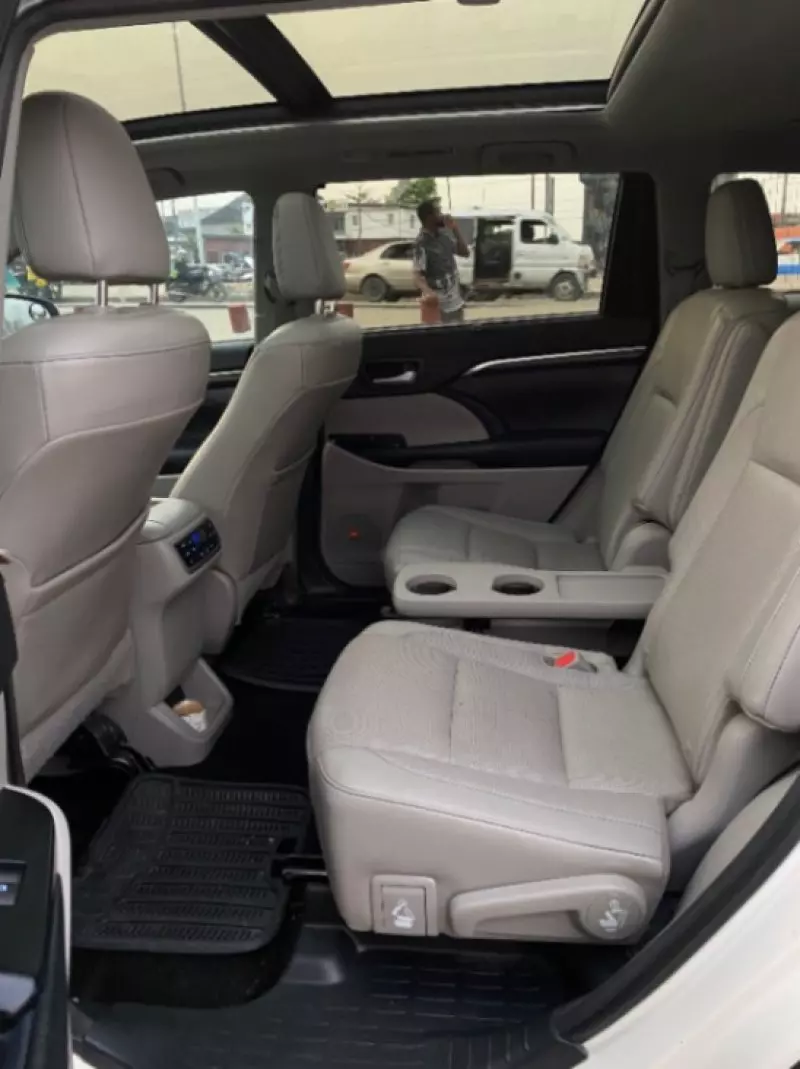 Toyota Highlander   - 2017