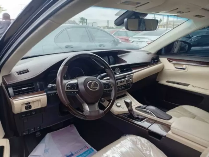 Lexus ES 350   - 2017