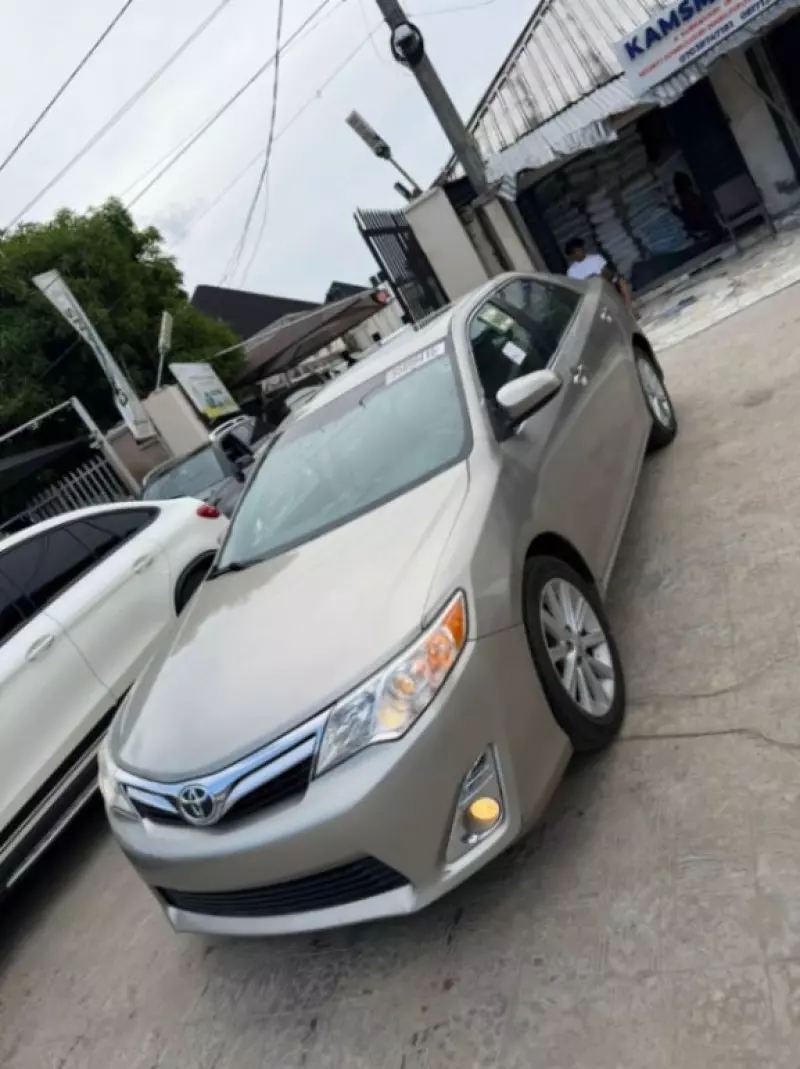TOYOTA Camry - 2013