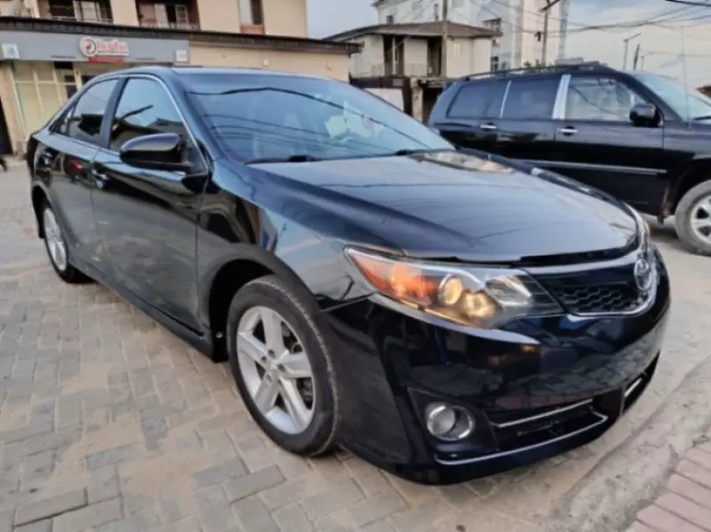 Toyota Camry   - 2012