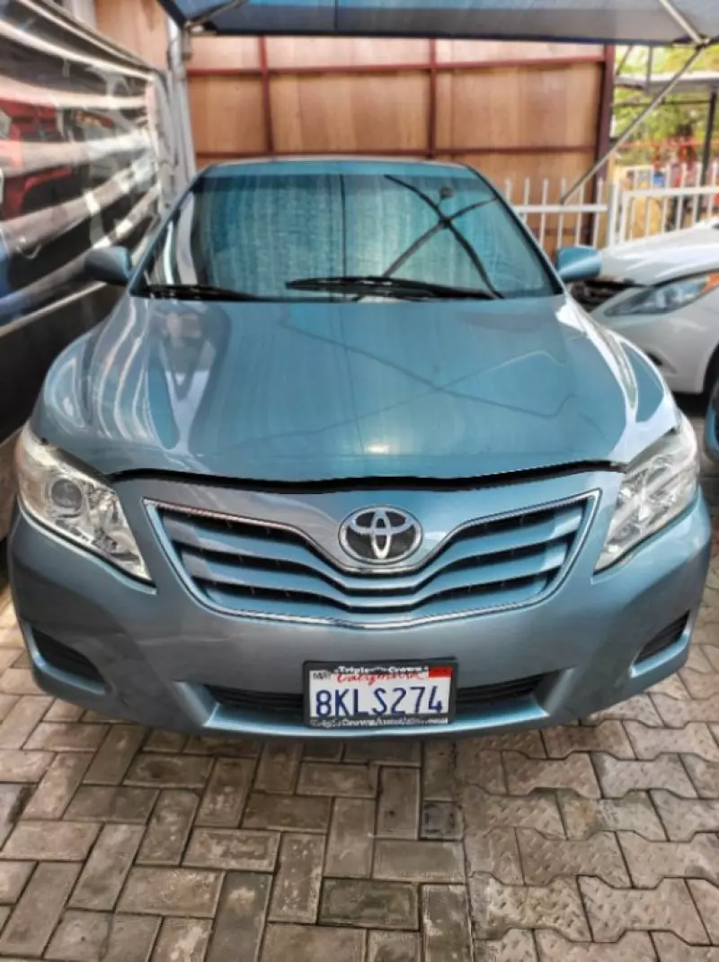 Toyota Camry   - 2011