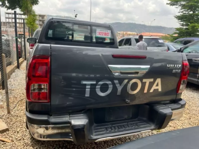Toyota Hilux   - 2018