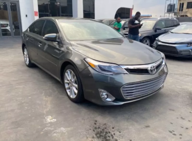 Toyota Avalon   - 2013