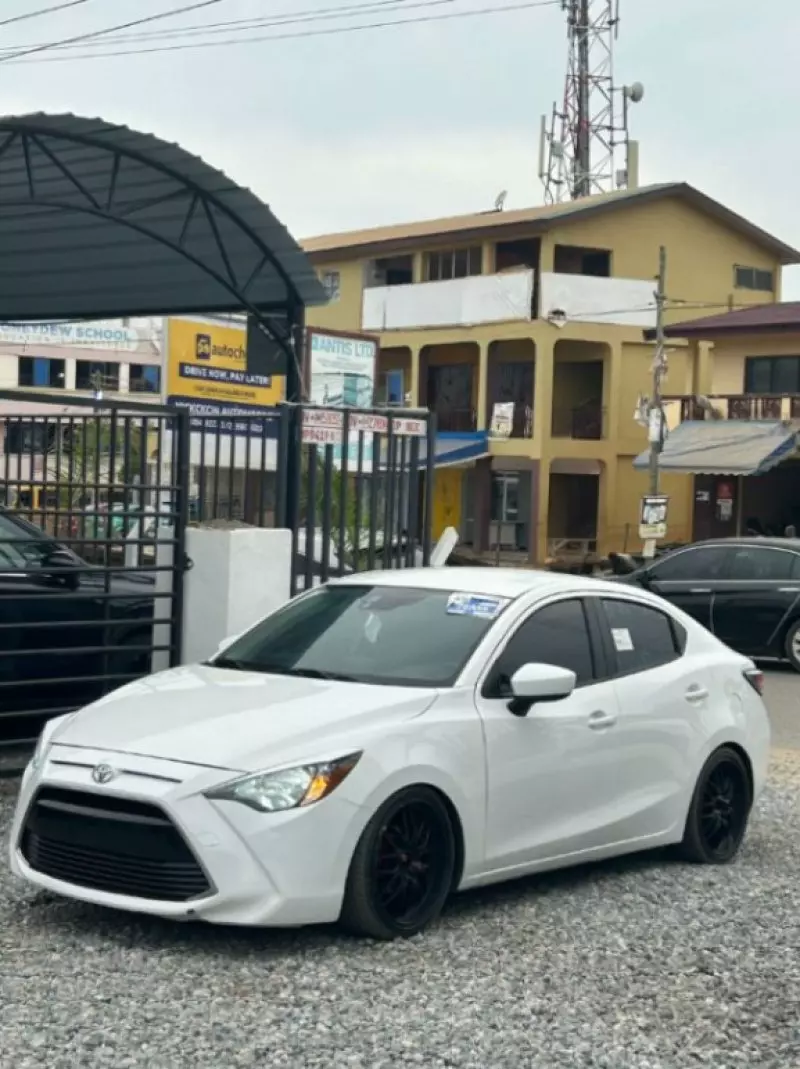 TOYOTA Yaris   - 2018