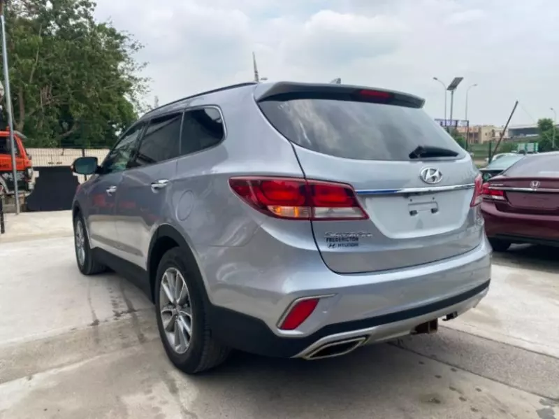 Hyundai Santa Fe   - 2016
