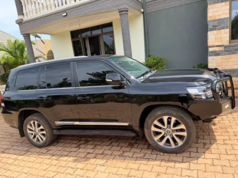 Toyota Landcruiser Sahara   - 2019