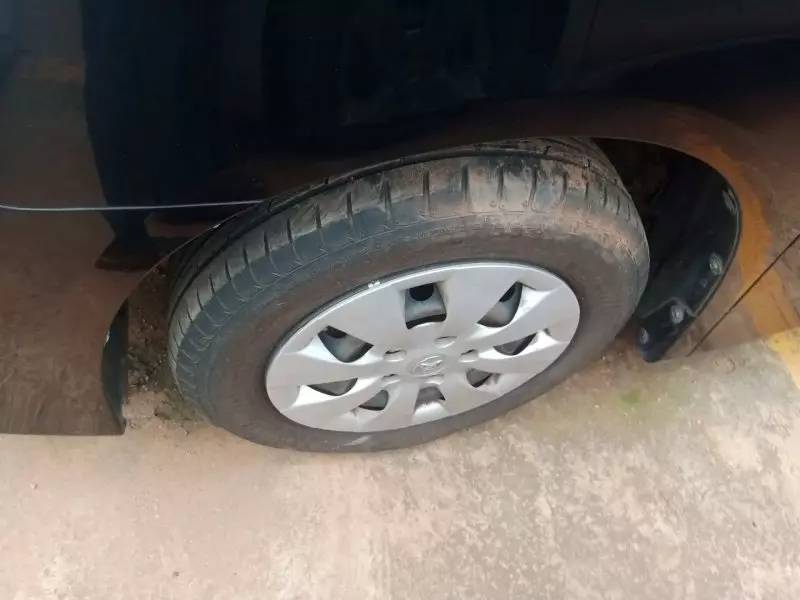 Toyota Noah   - 2013