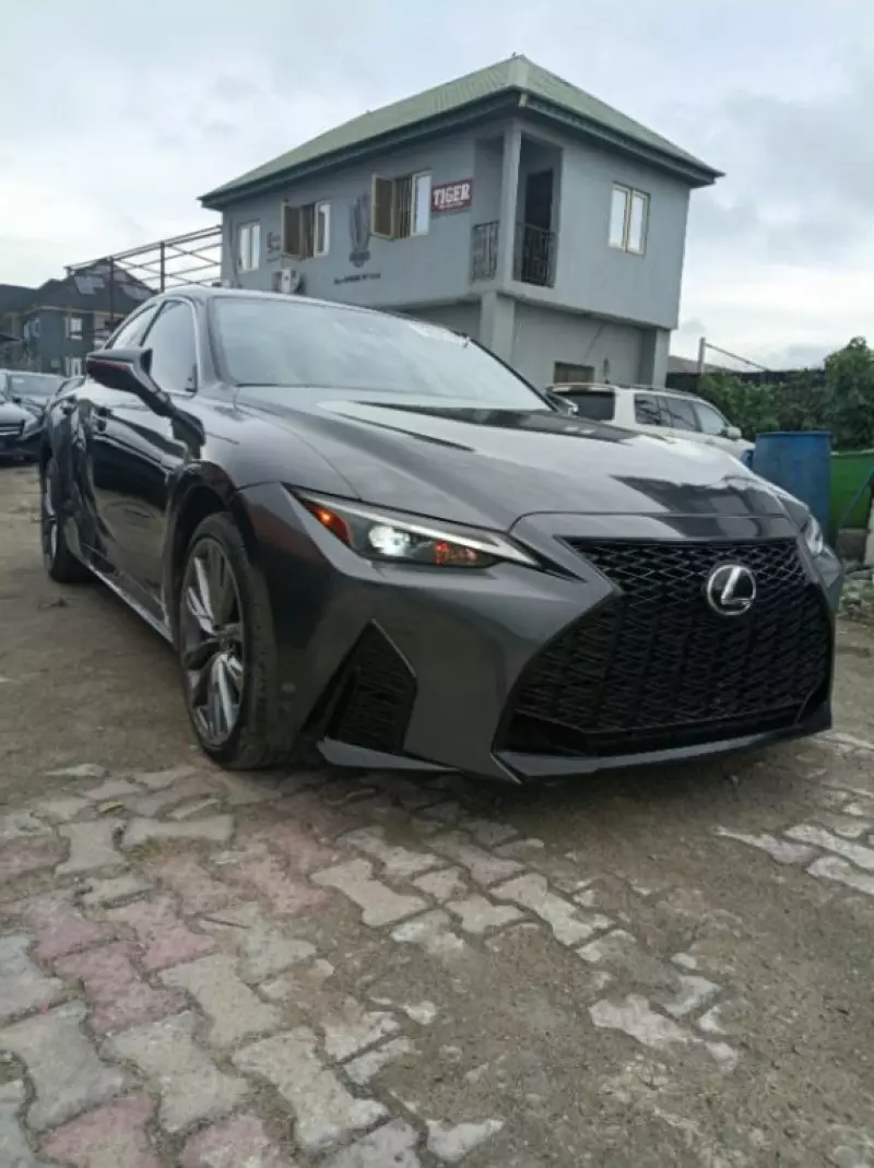 Lexus IS - 2021