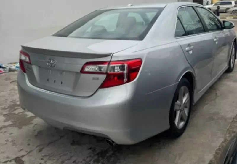 Toyota Camry   - 2012
