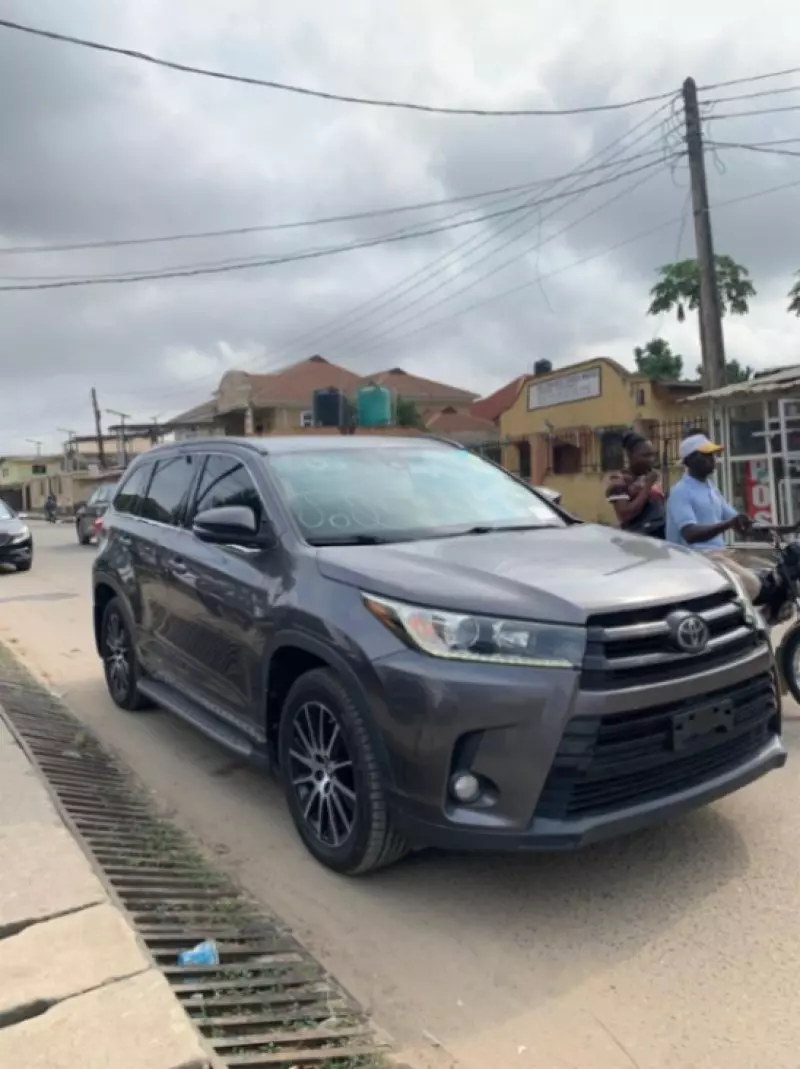 Toyota Highlander   - 2017