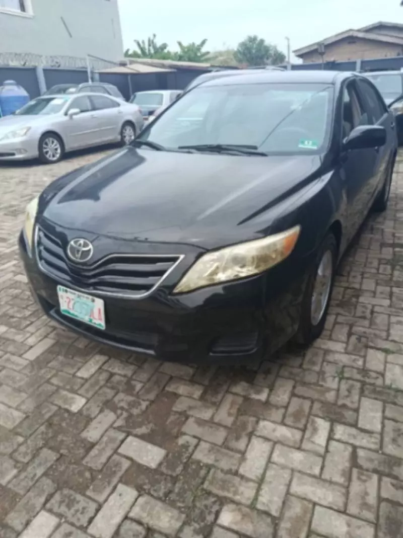 TOYOTA Camry   - 2010