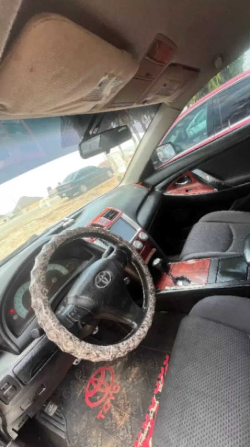 TOYOTA Camry   - 2010