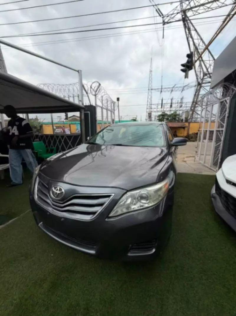 TOYOTA Camry - 2011