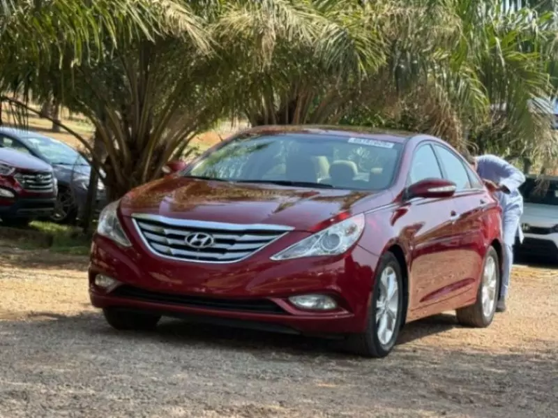 Hyundai Sonata   - 2013