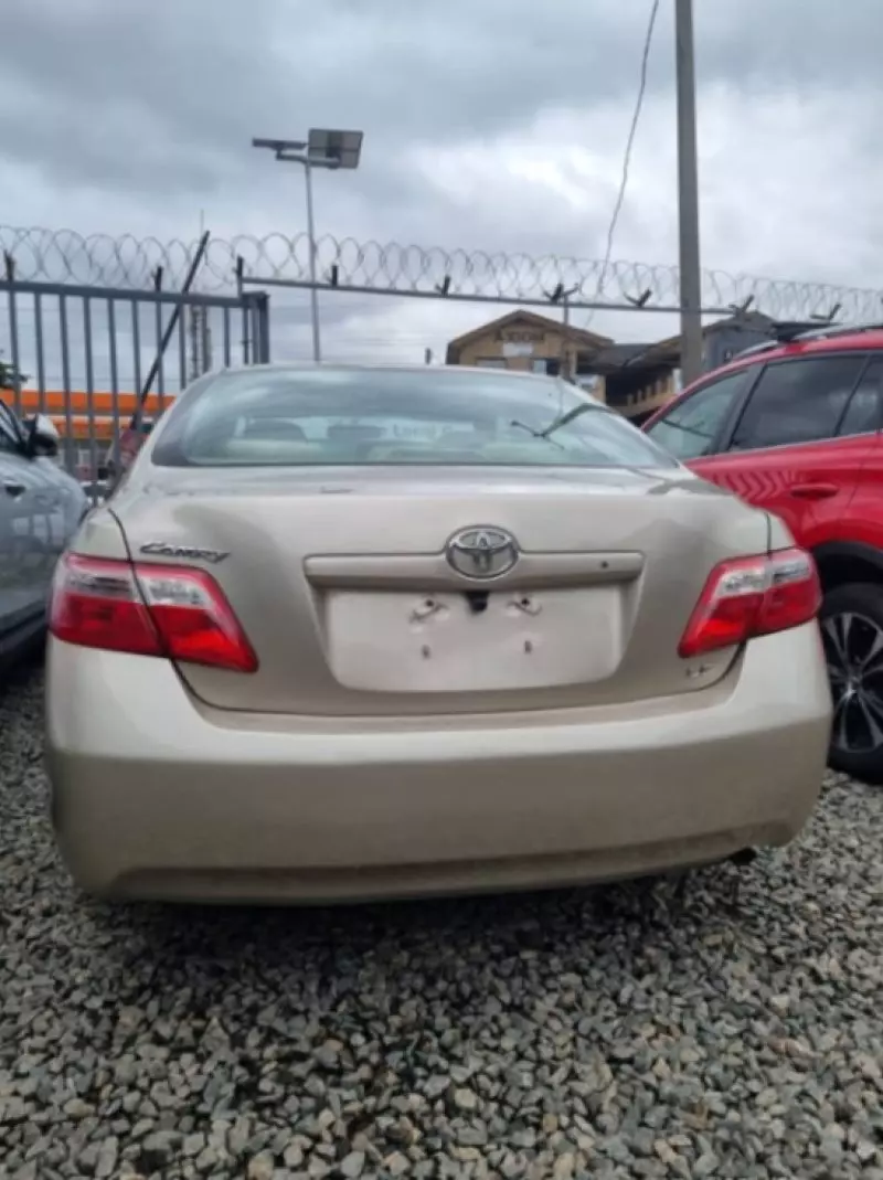 TOYOTA Camry   - 2009