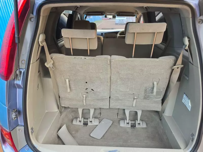TOYOTA Isis    - 2007