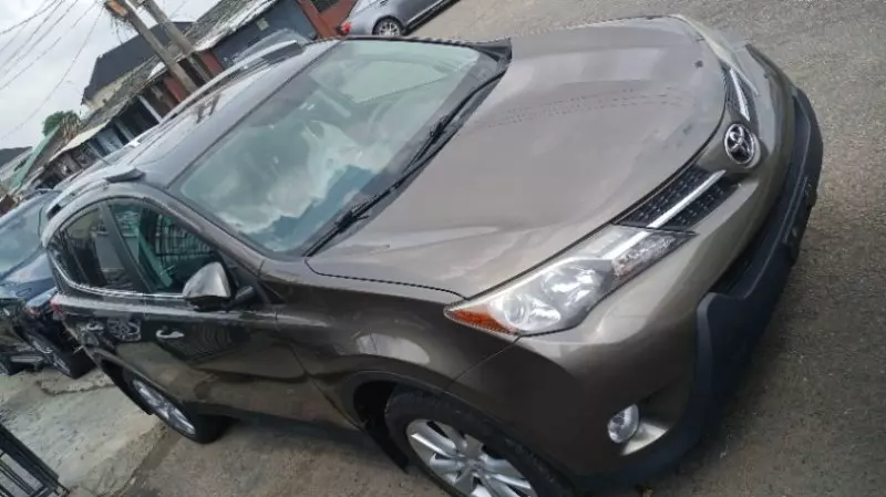 Toyota RAV 4   - 2015