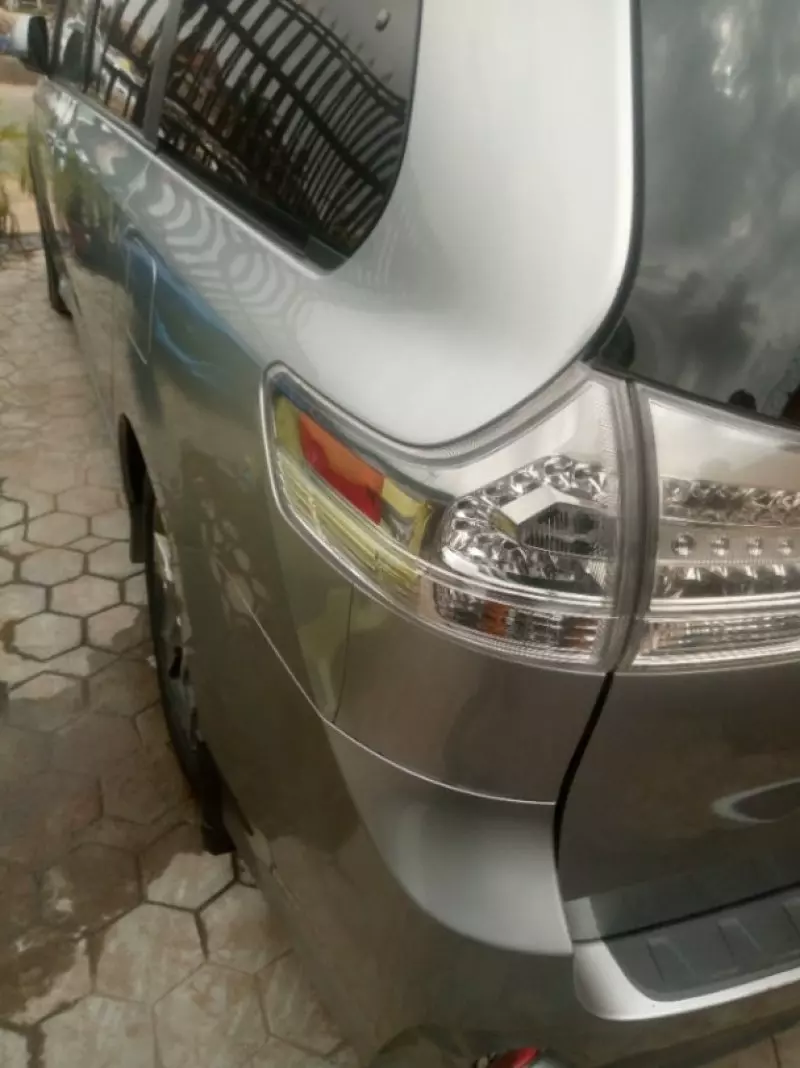 TOYOTA Sienna   - 2011