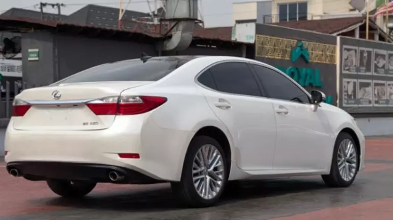 Lexus ES   - 2013