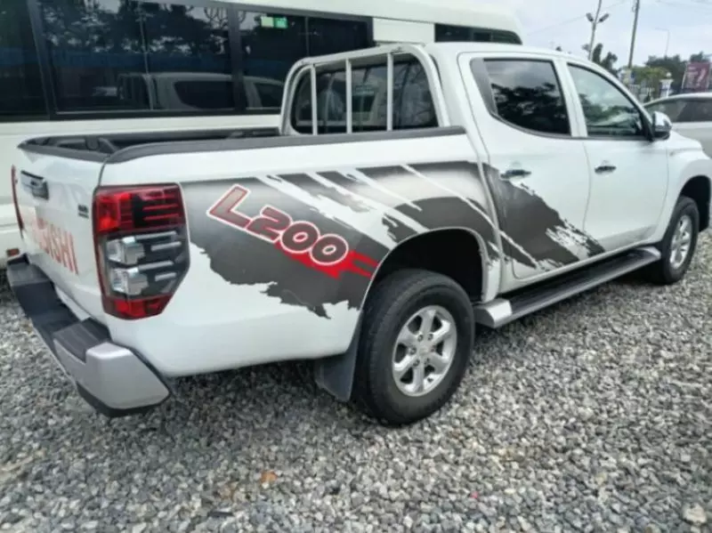 Mitsubishi L200   - 2021