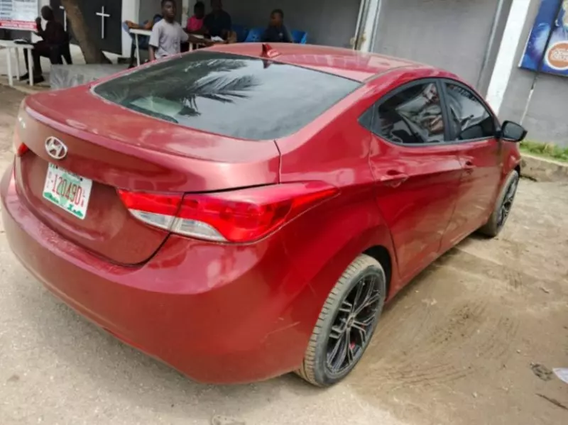 Hyundai Elantra   - 2013