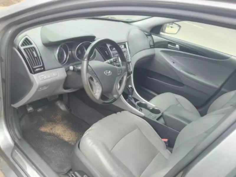 Hyundai Sonata   - 2012