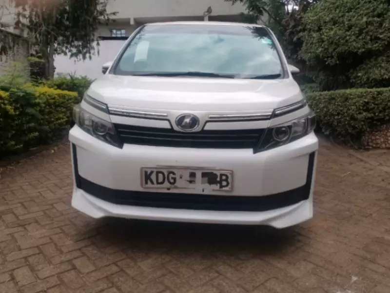 Toyota Voxy - 2014