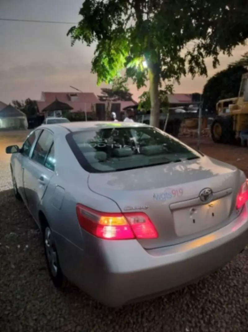 Toyota Camry   - 2009