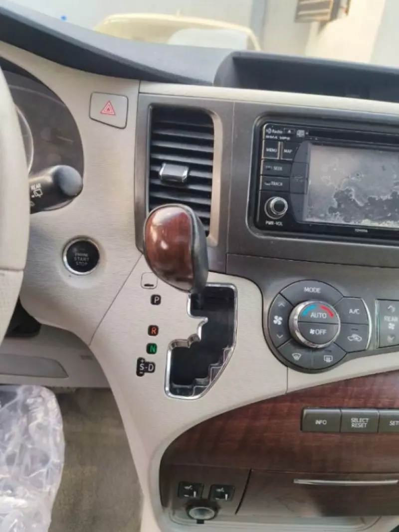 TOYOTA Sienna   - 2014