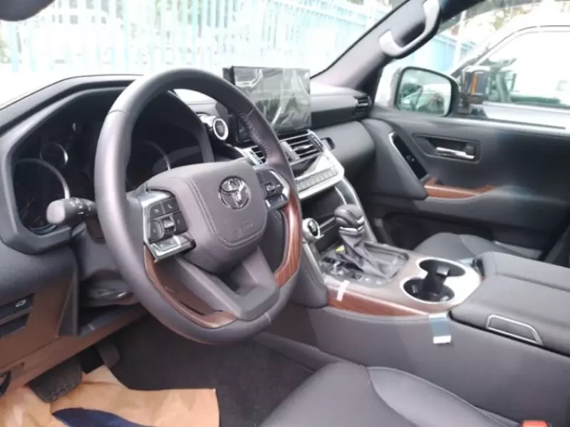Toyota Land Cruiser   - 2024